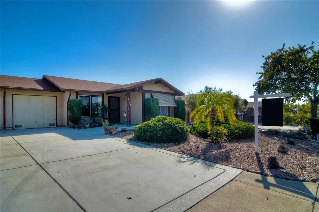 Photo of 1472 Peacock Blvd