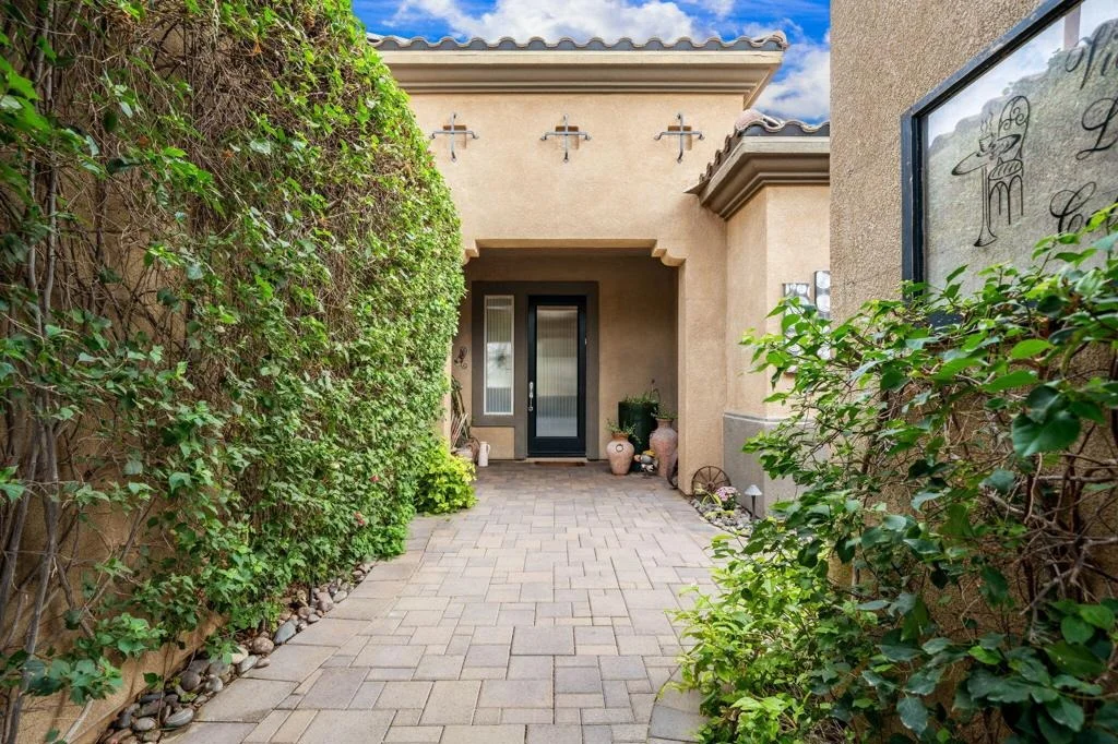 Photo of 81194 Avenida Colonias