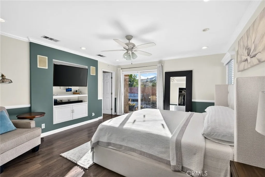 Photo of 4513 Paramount