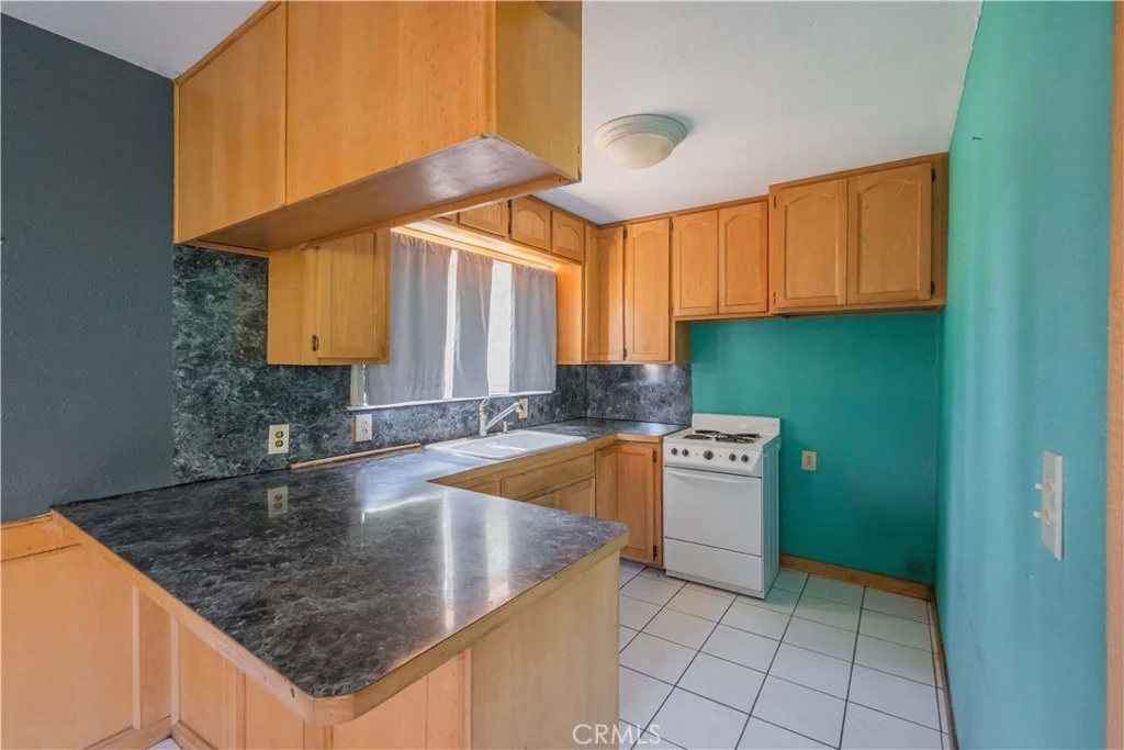 Photo of 947 N Glendora Avenue