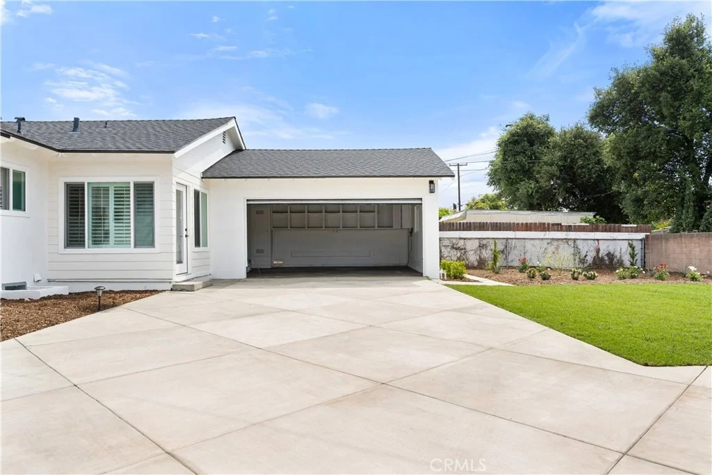 Photo of 662 E Foothill