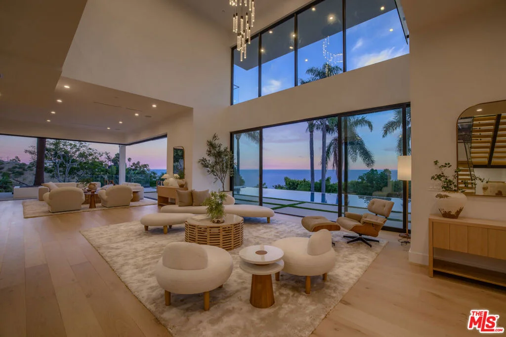 Photo of 4732 Avenida Del Mar