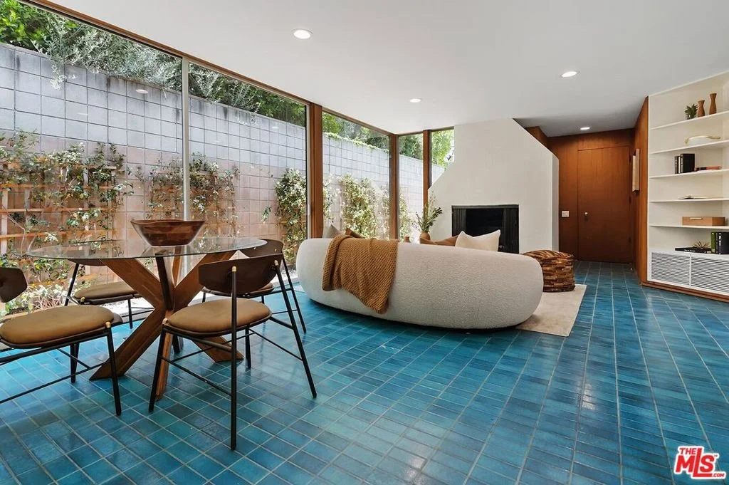 Photo of 515 N Roxbury Drive