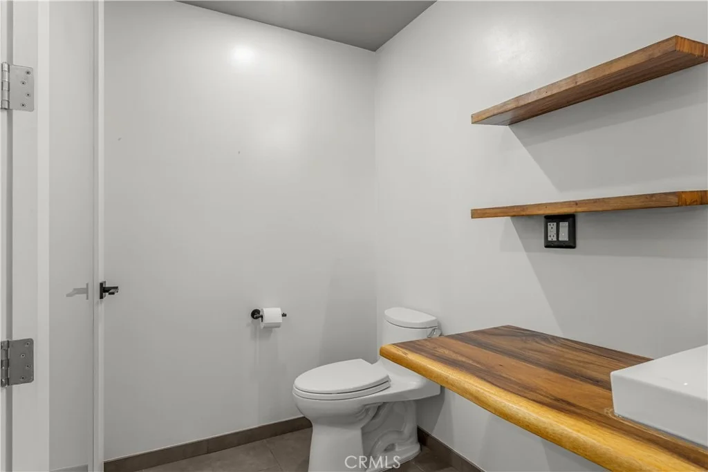 Photo of Unit 100 at 433 Pine Avenue
