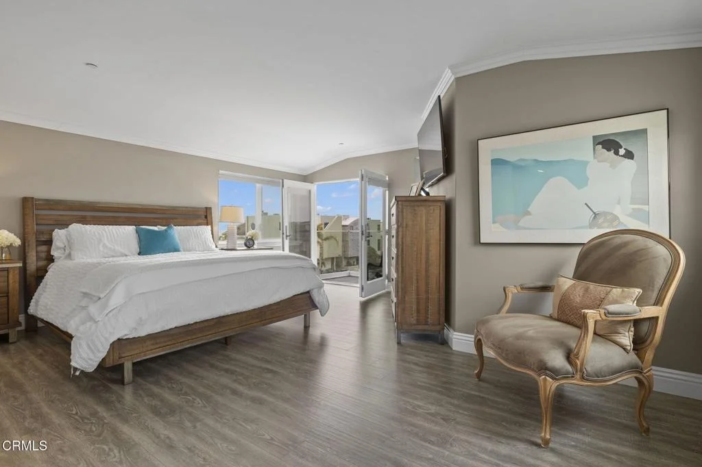 Photo of 104 La Brea Street