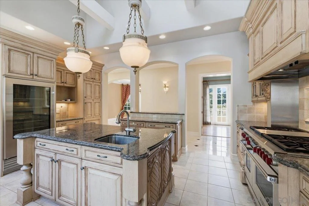 Photo of 6150 Avenida Alteras