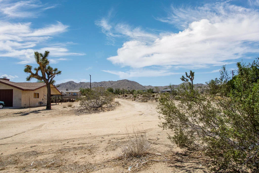 Photo of 60307 Alta Loma Drive