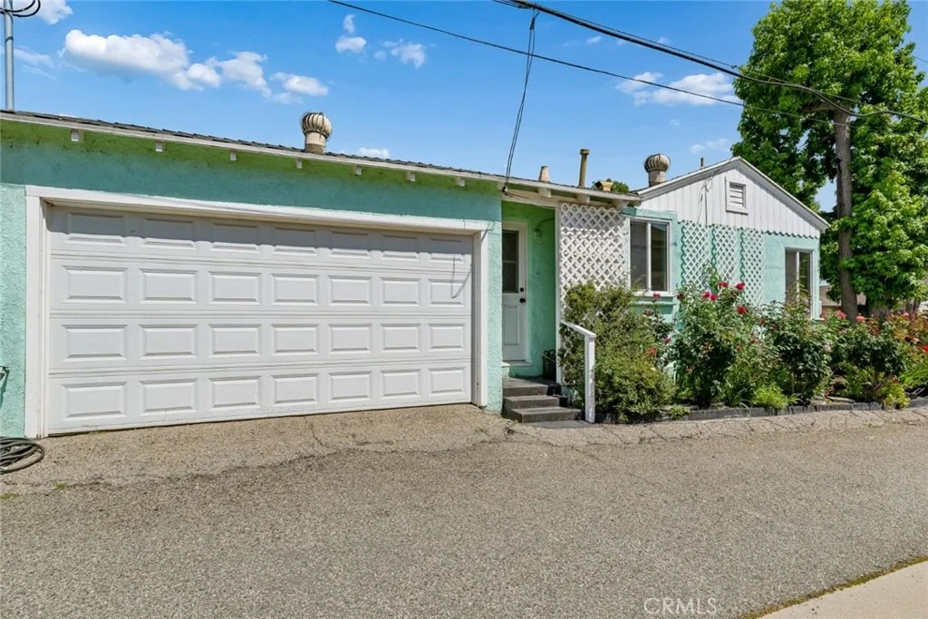Photo of 449 W Elm Avenue