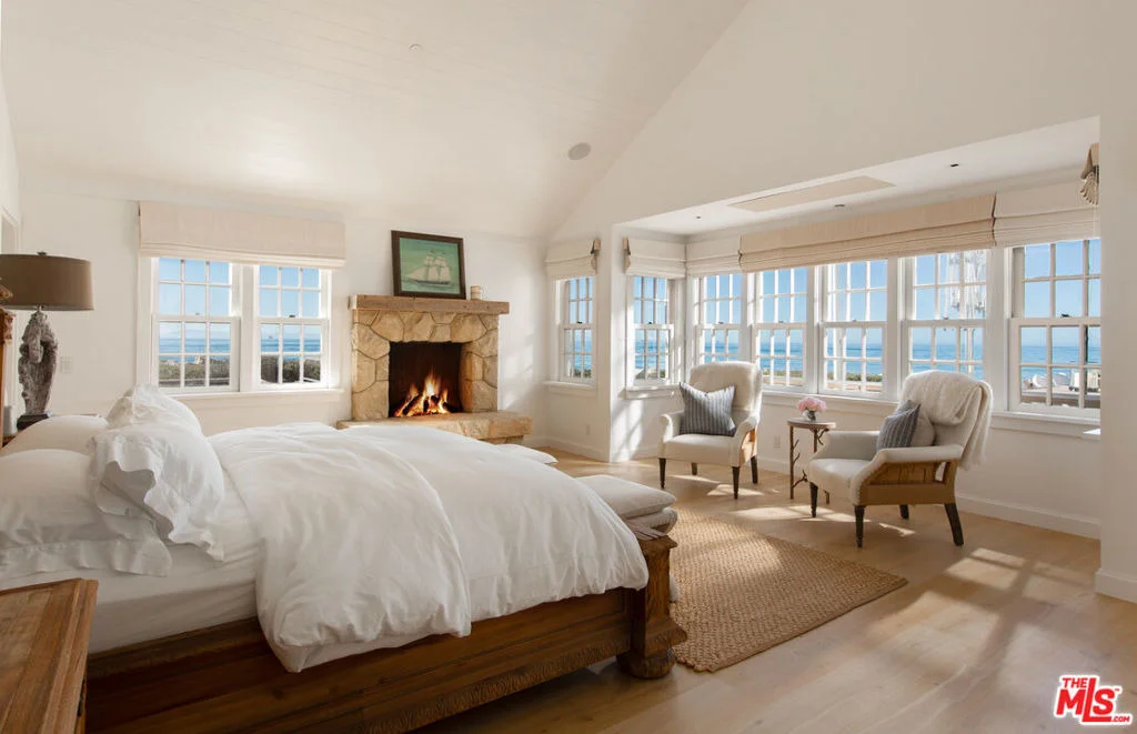 Photo of 571 Sand Point Road