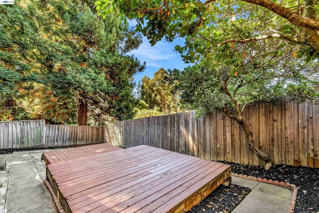 Photo of 23661 Glenbrook Lane