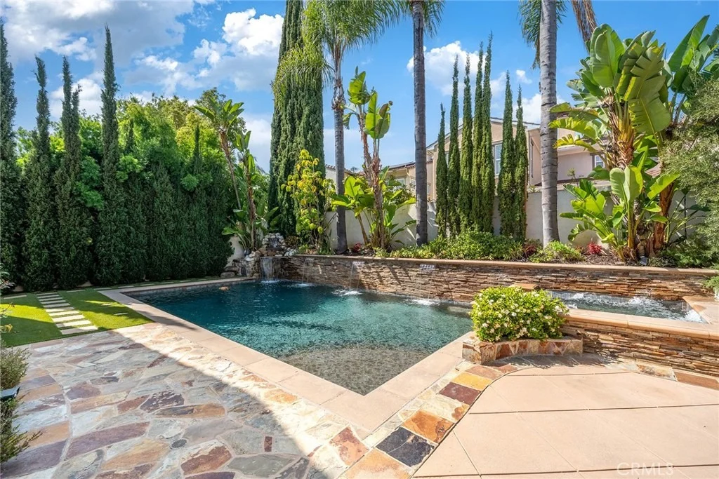 Photo of 7 Bayleaf Ln