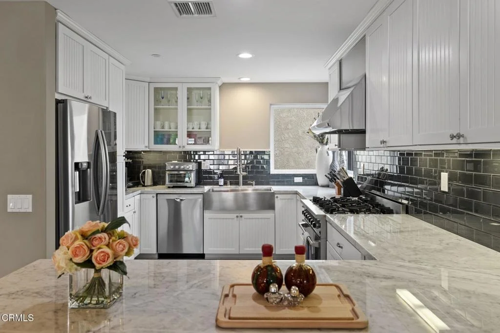 Photo of 104 La Brea Street