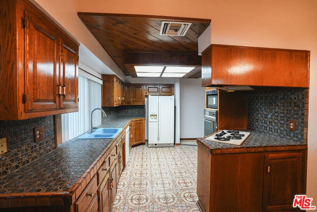 Photo of 42060 Parkmont Drive