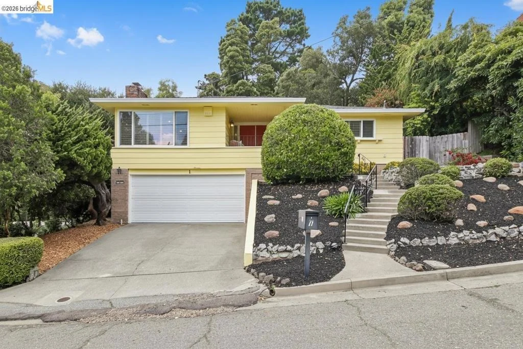 Photo of 1 Woodcrest Cir