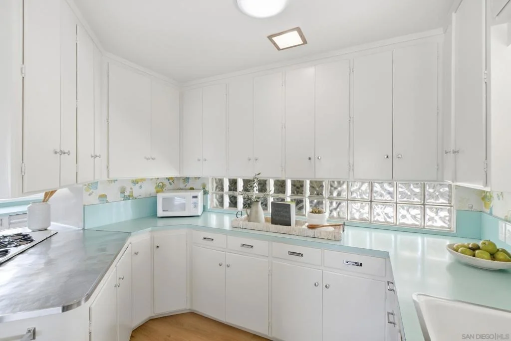 Photo of 7865 Roseland Drive