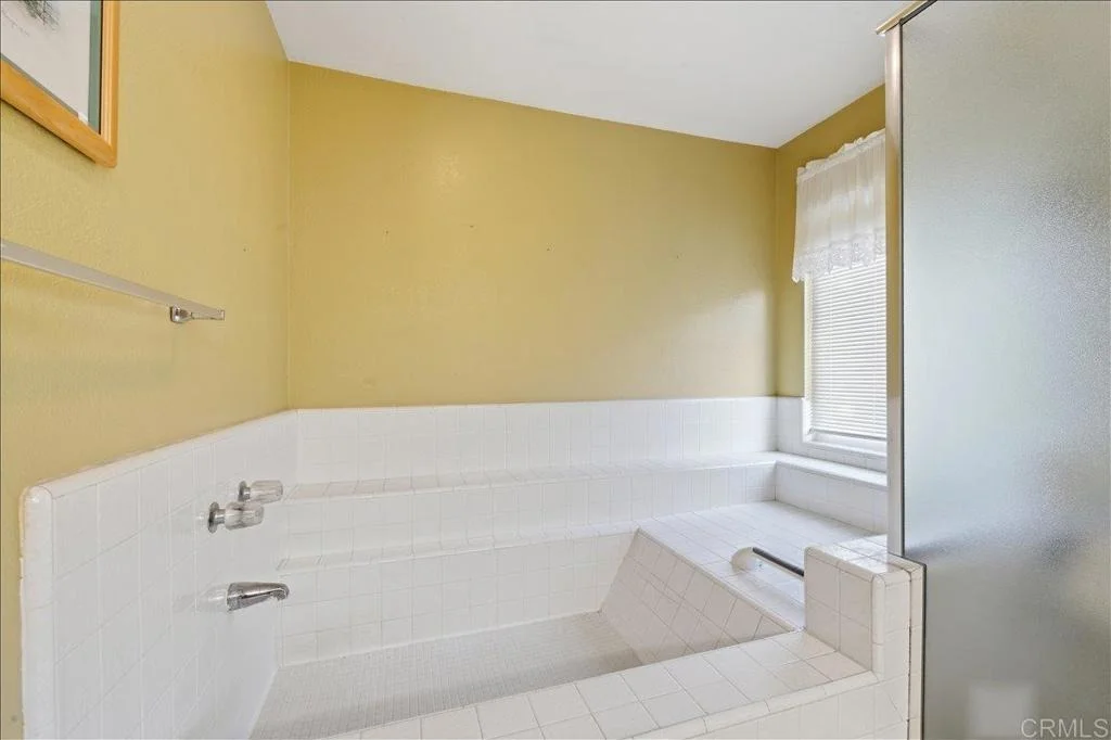 Photo of 1066 Surrey Drive