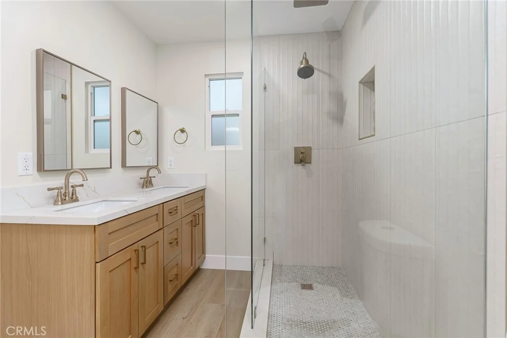Photo of 700 W 10th Street