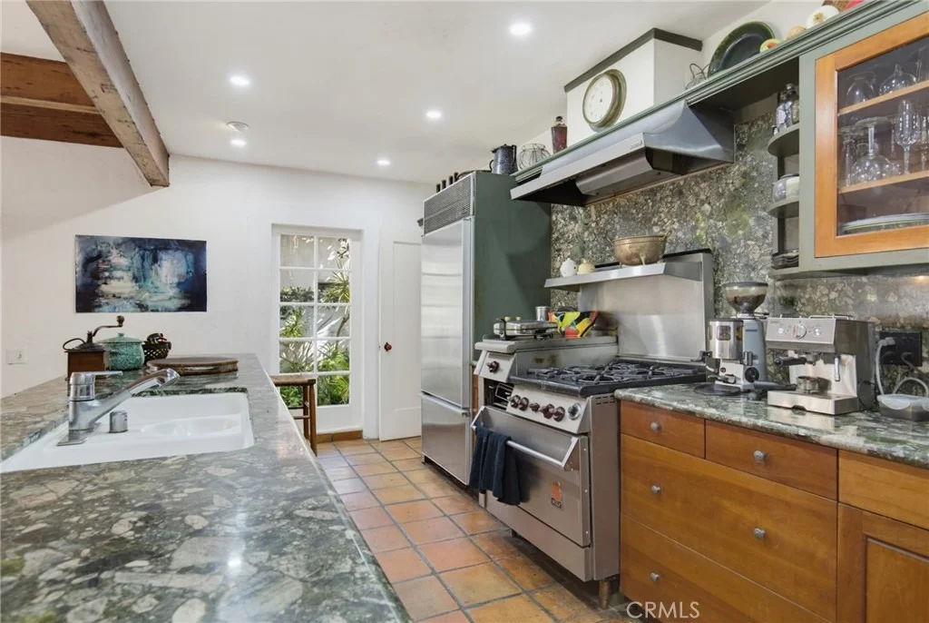 Photo of 2243 Cloverfield Boulevard