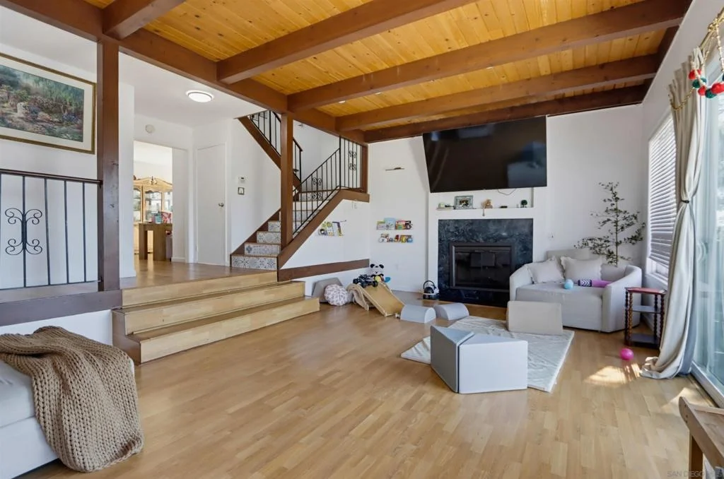 Photo of 9811 Eucalyptus Street