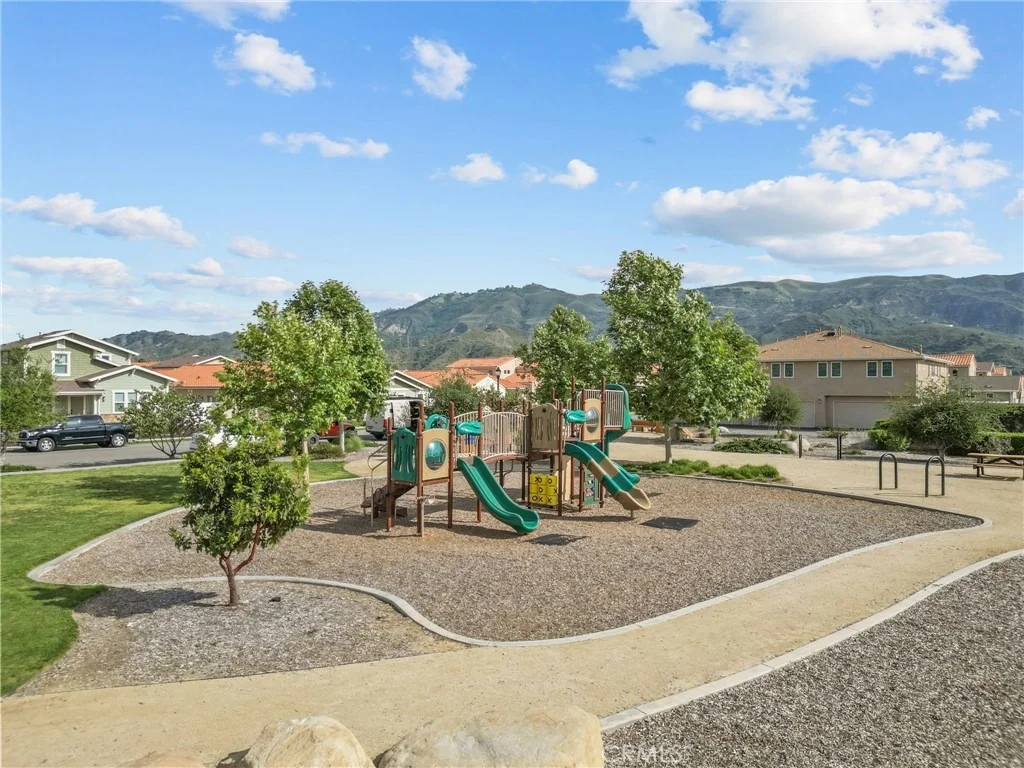Photo of 4066 Aurora