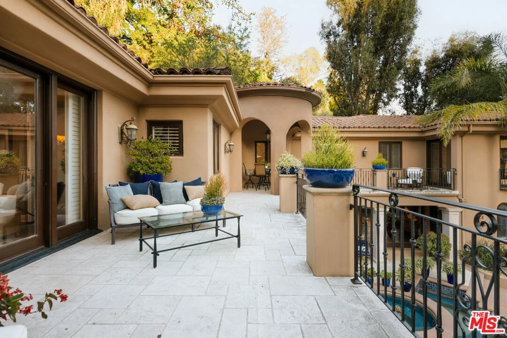 Photo of 2700 Benedict Canyon Drive