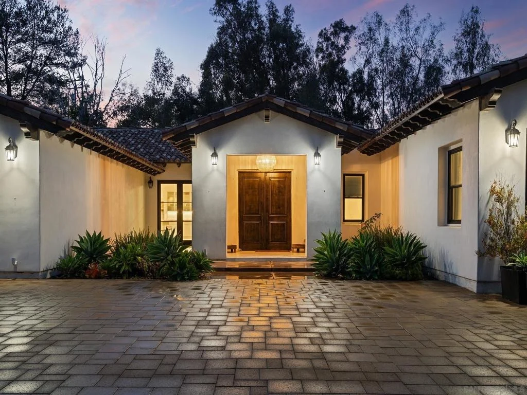 Photo of 16947 AVENIDA LUIS