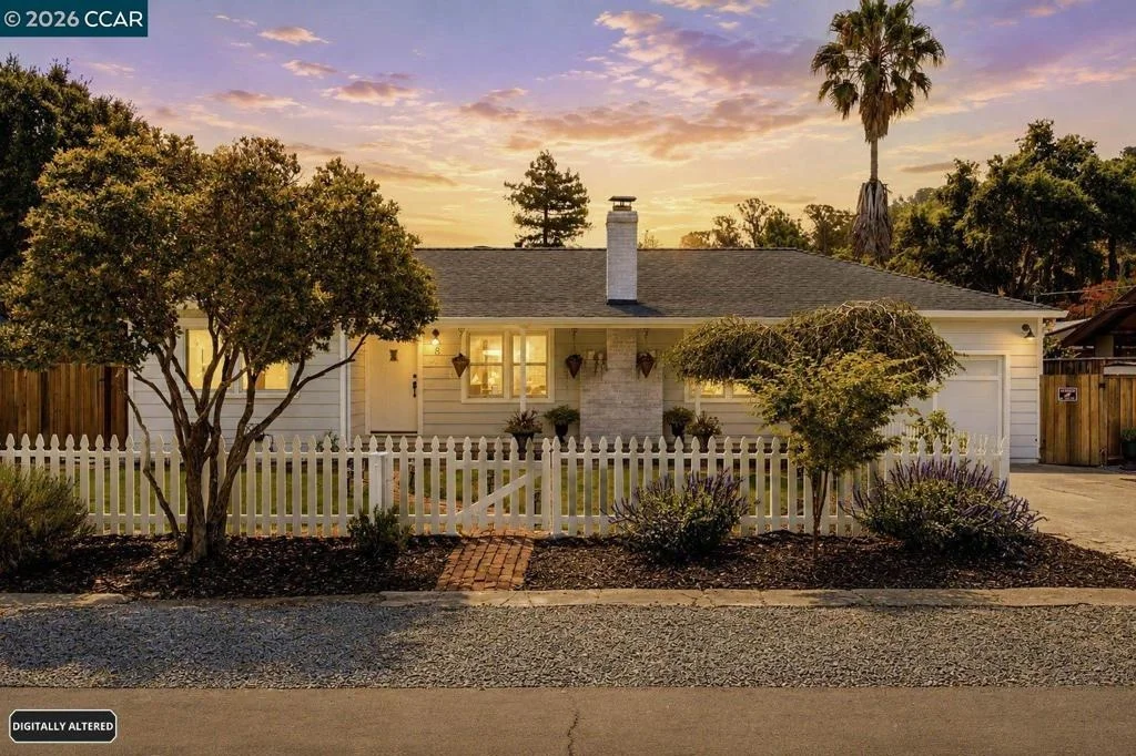 Photo of 8 Lander Dr