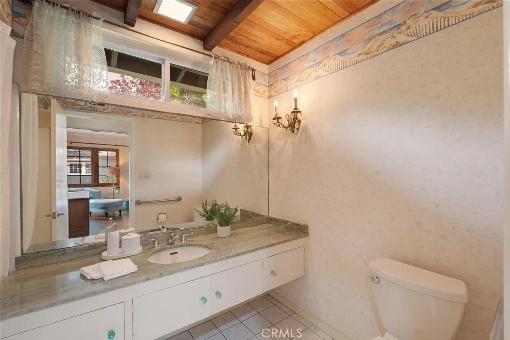 Photo of 1455 La Perla