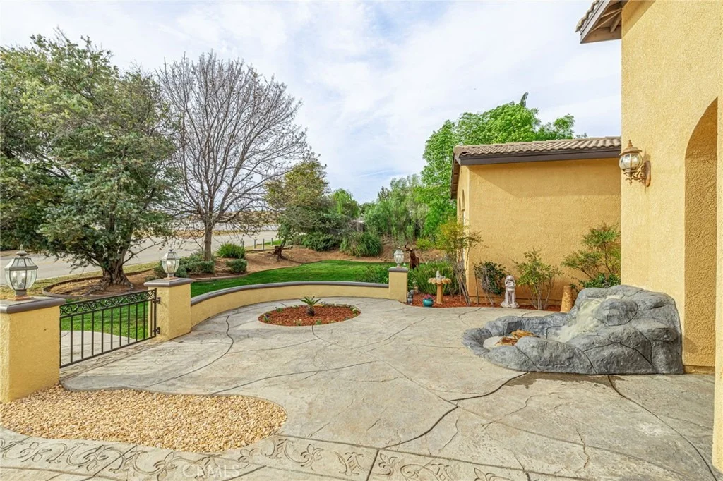 Photo of 33442 Desert Road