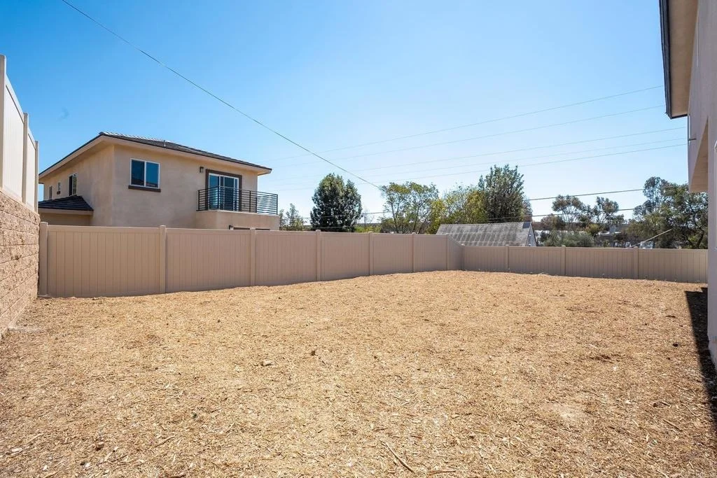 Photo of 3900 Rojo Tierra