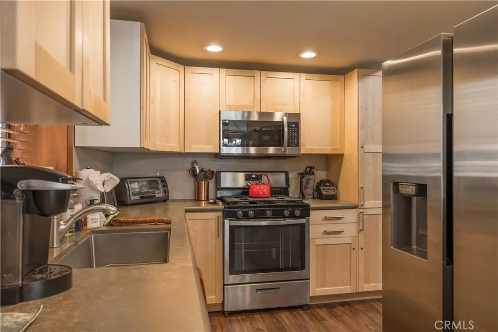 Photo of 42401 Avalon Road