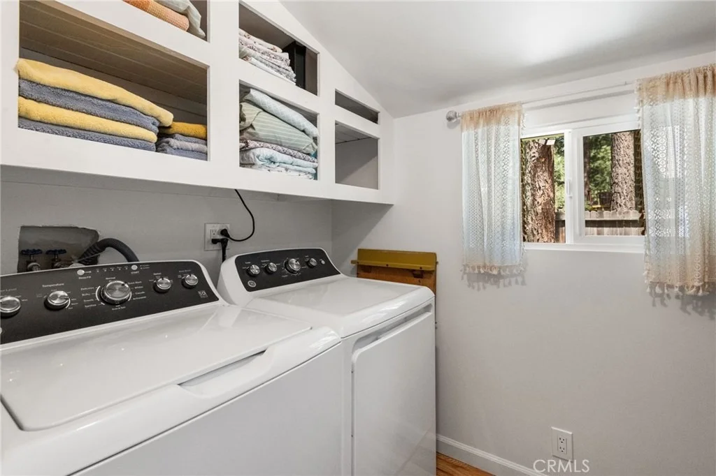 Photo of 925 W Rainbow Boulevard