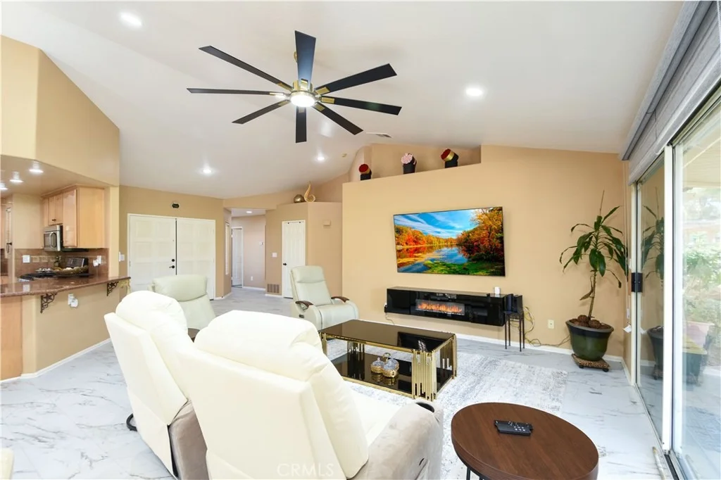 Photo of 2591 Peach Tree