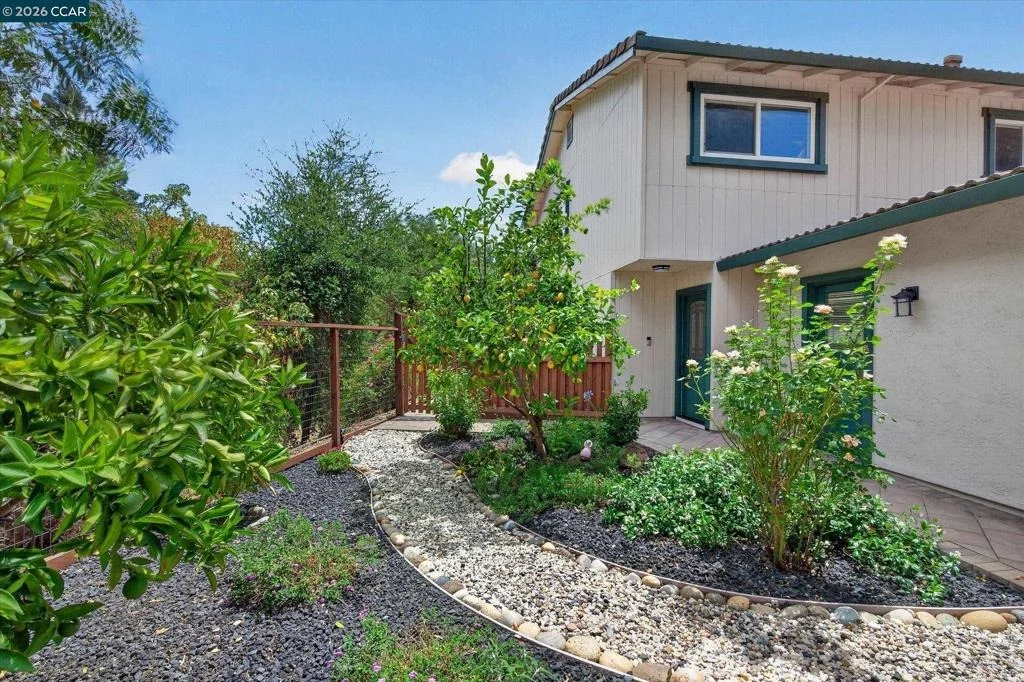 Photo of 584 Mission Pl