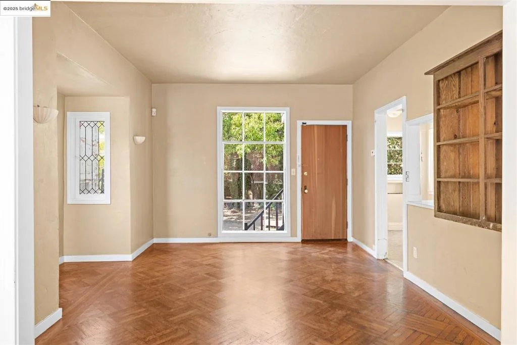 Photo of 2441 Carleton Street