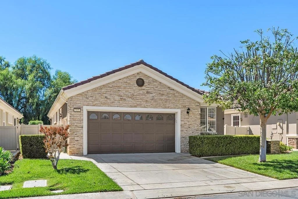 Photo of 977 Blackhawk Dr