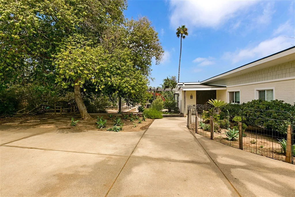 Photo of 1691 CREST DRIVE