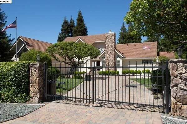 Photo of 295 La Casa Via