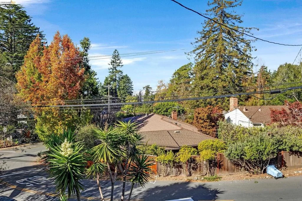 Photo of 2864 Shasta Rd