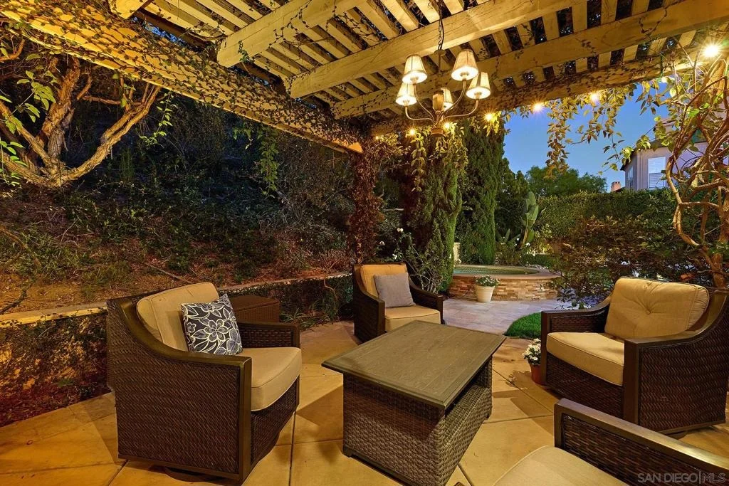 Photo of 7598 Circulo Sequoia