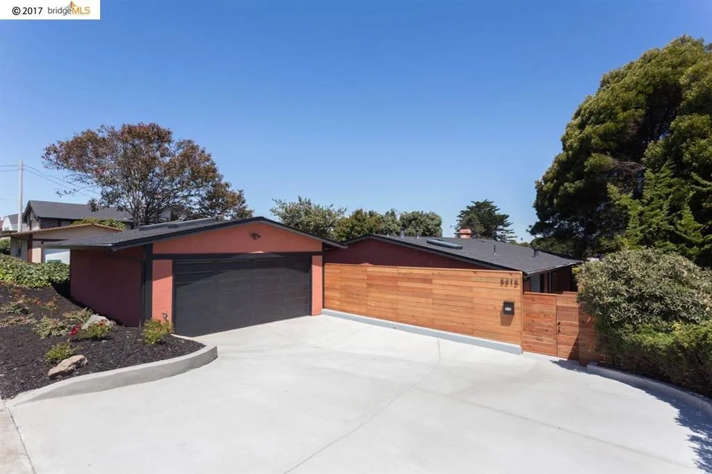 Photo of 5315 Bayview Ave
