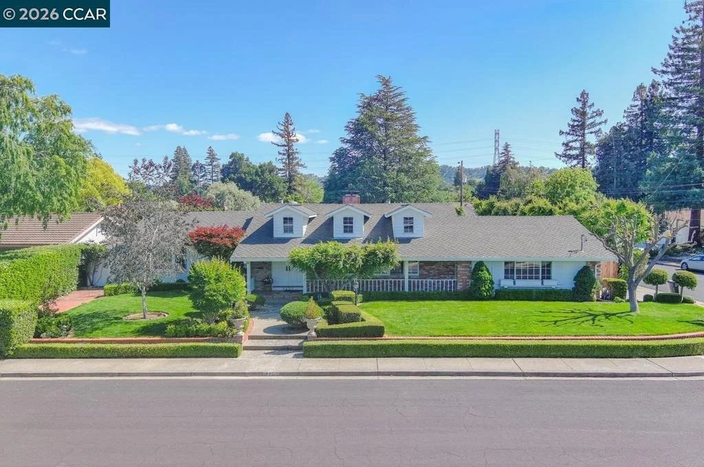 Photo of 2201 Loch Ln