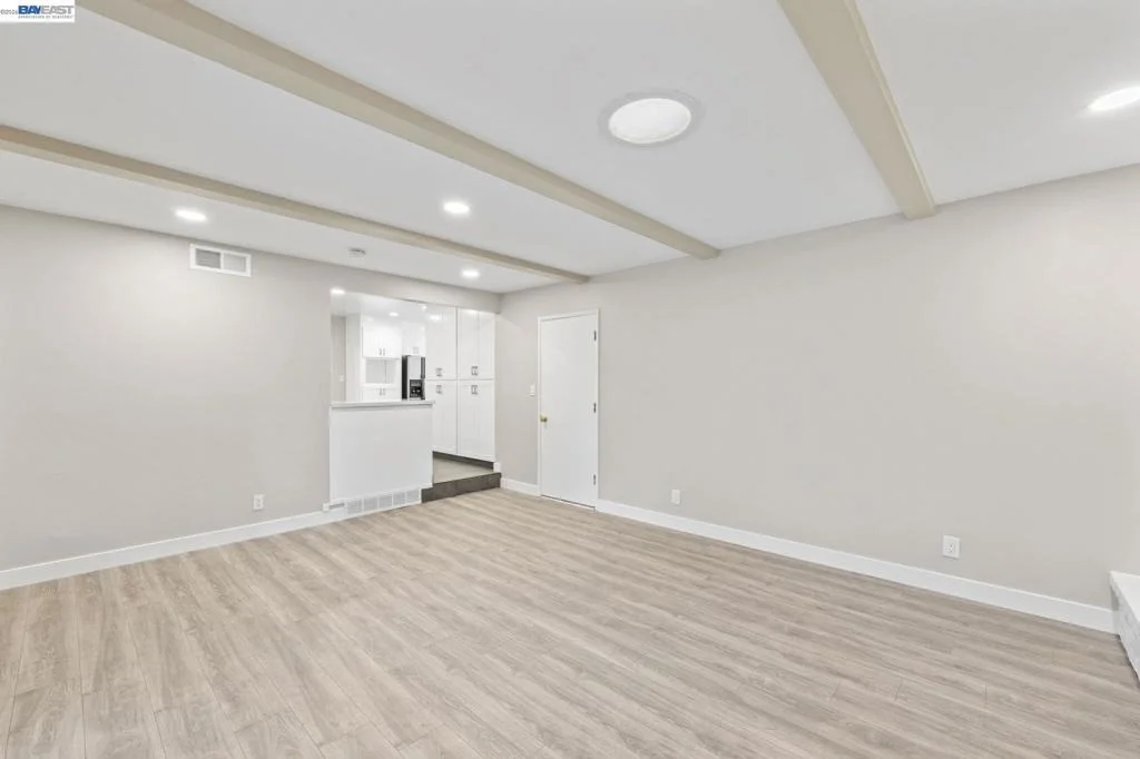 Photo of 2481 Whitethorne
