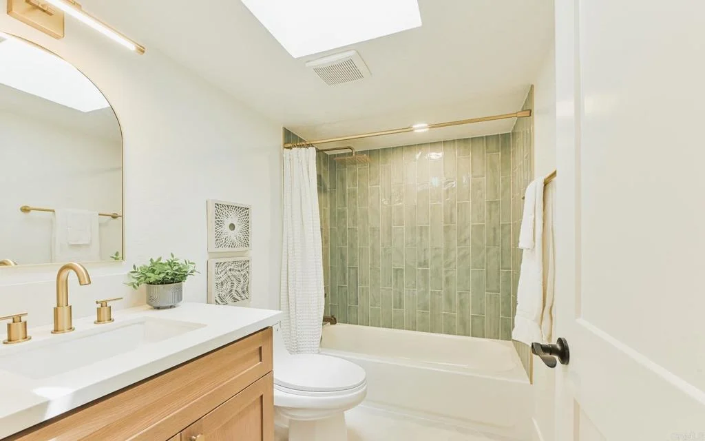 Photo of 2399 Ivy Road