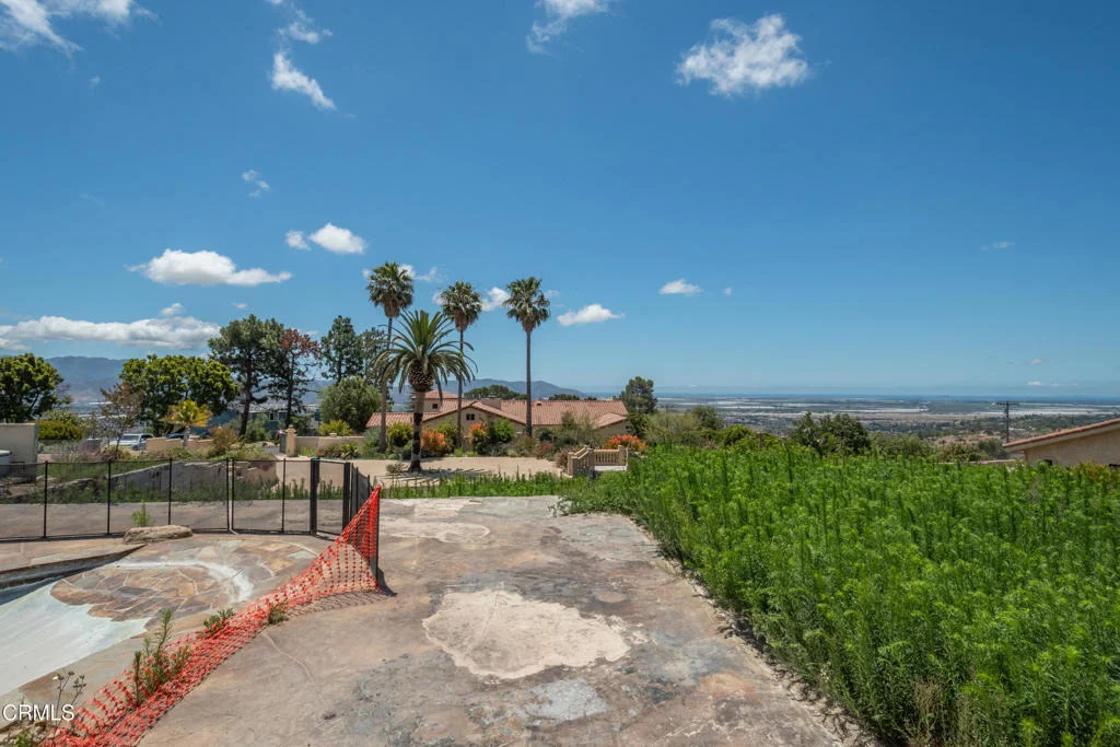 Photo of 833 W Highland Drive