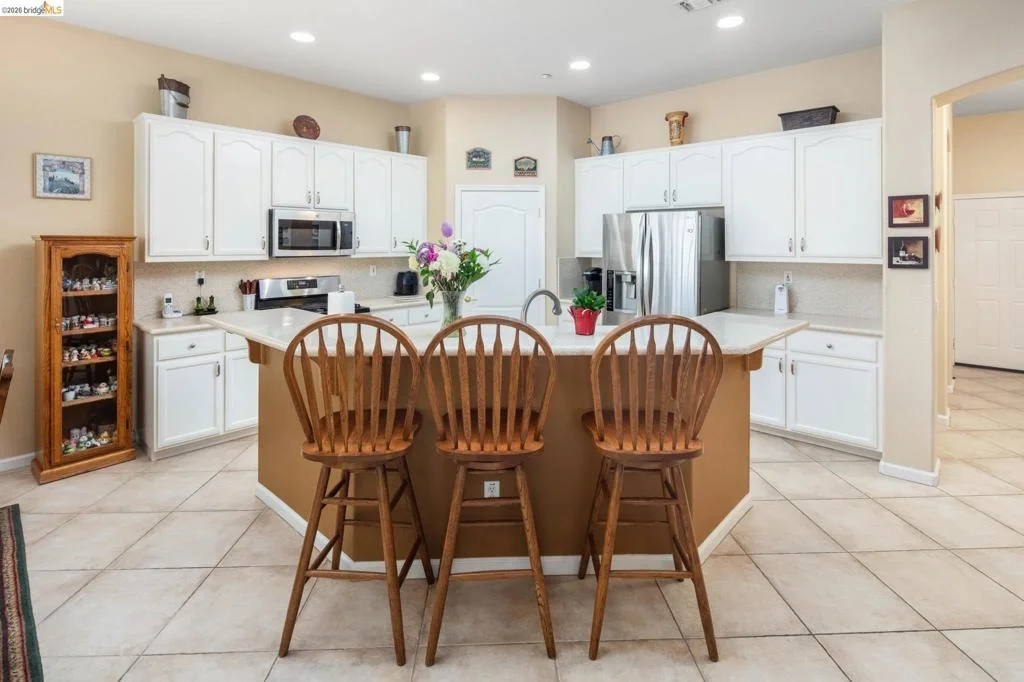 Photo of 485 Coronation Dr