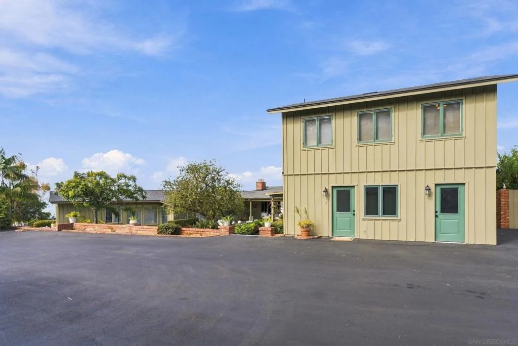 Photo of 7865 Roseland Drive