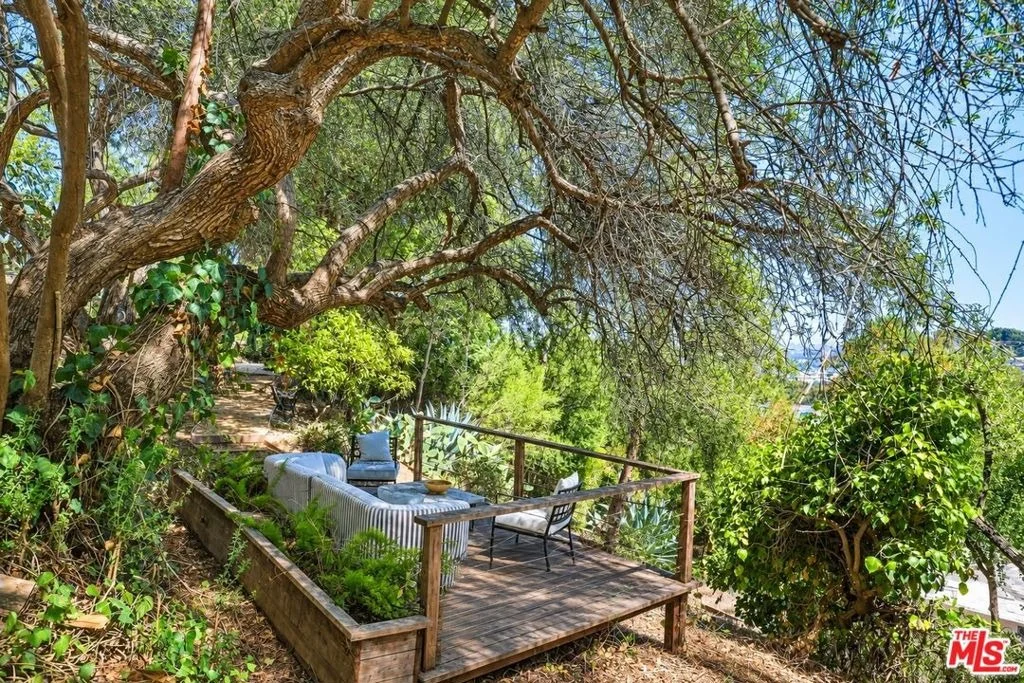 Photo of 2525 Ivanhoe Drive