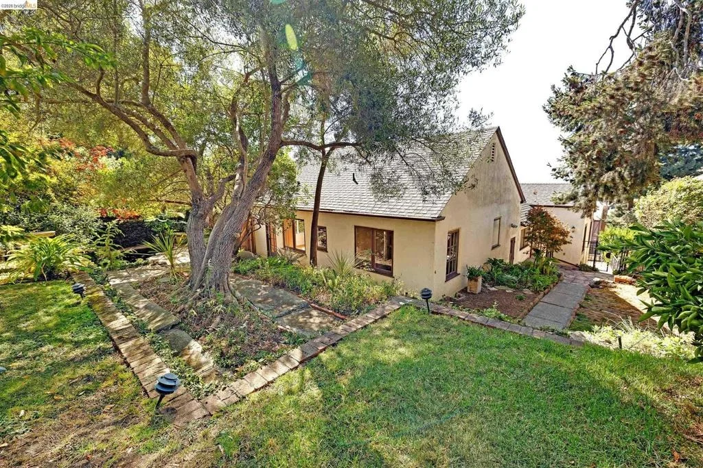 Photo of 455 Arlington Ave