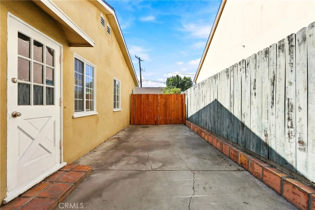 Photo of 13866 La Cuarta Street